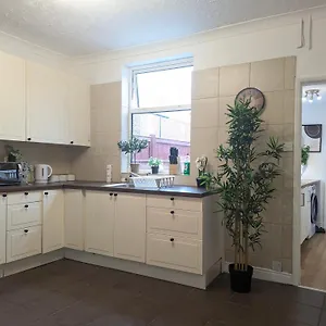 Modern Double W Private Bath & Free Parking York